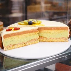 Pistacjowy torcik komunijny