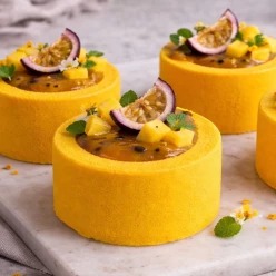 Mini serniczek z mango i marakują