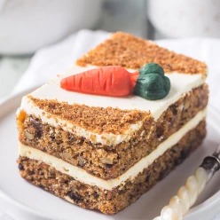 Ciasto marchewkowe z tropikalną żelką